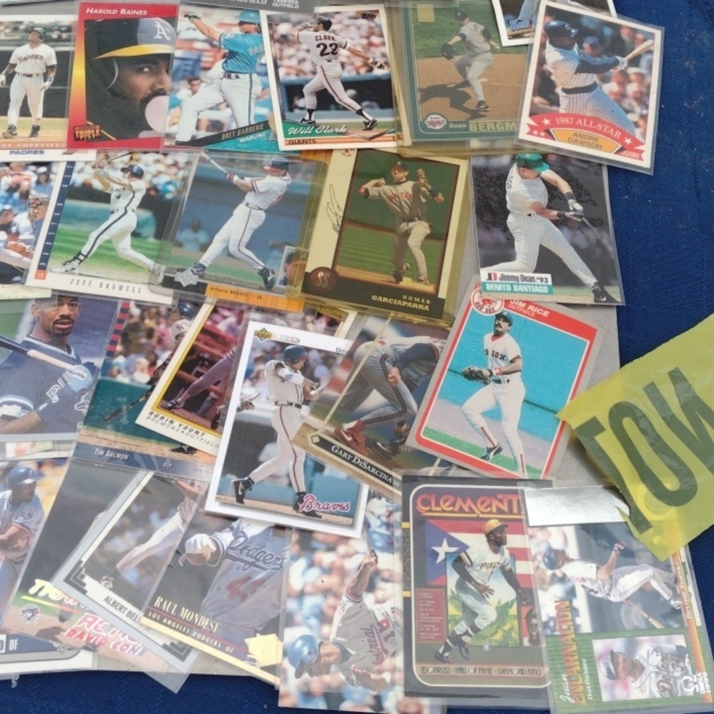 Assorted Baseball Trading Cards Collection - Picture 2 of 3